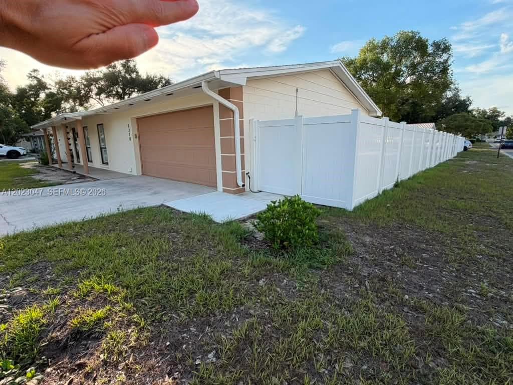 1210 BRANDA VISTA DR, Brandon, FL 33510 photo 4
