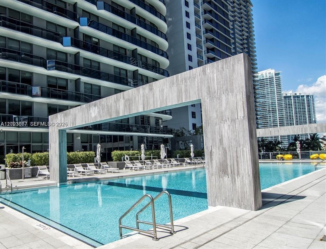 45 SW 9th St # 3501, Miami, FL 33130 photo 3