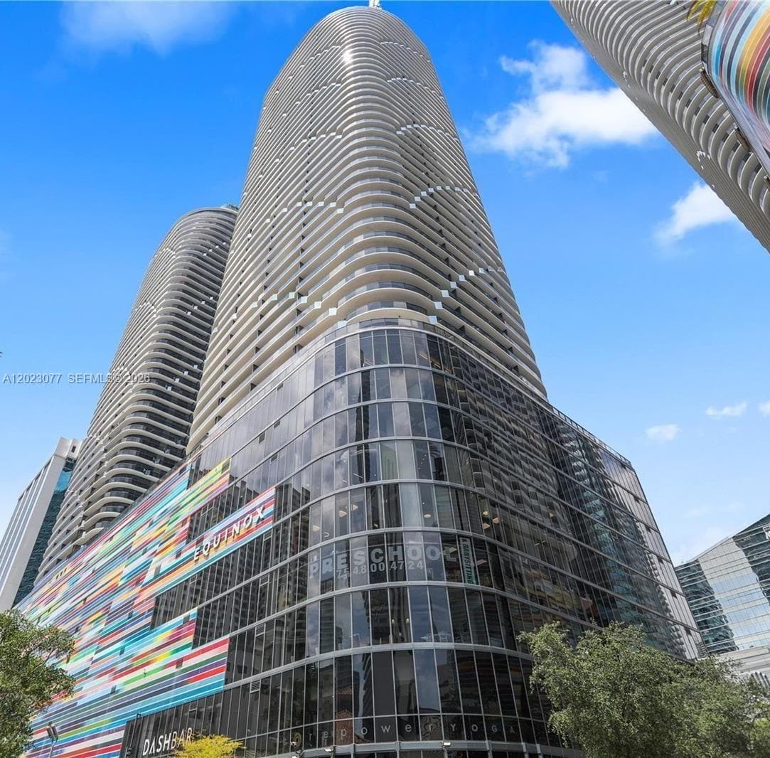 45 SW 9th St # 3501, Miami, FL 33130