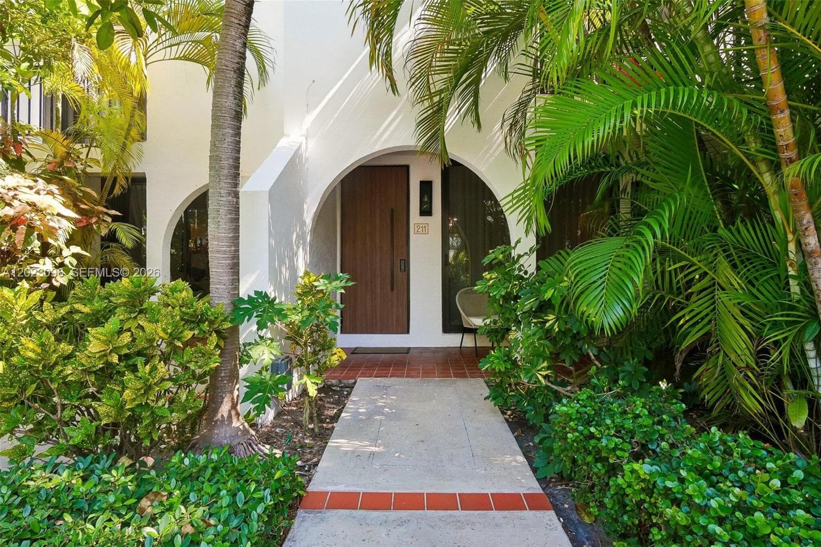 425 Grapetree Dr # 211, Key Biscayne, FL 33149 photo 2