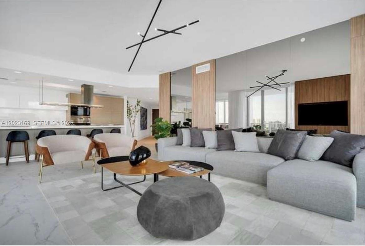 17111 Biscayne Blvd # 2209, North Miami Beach, FL 33160 photo 2