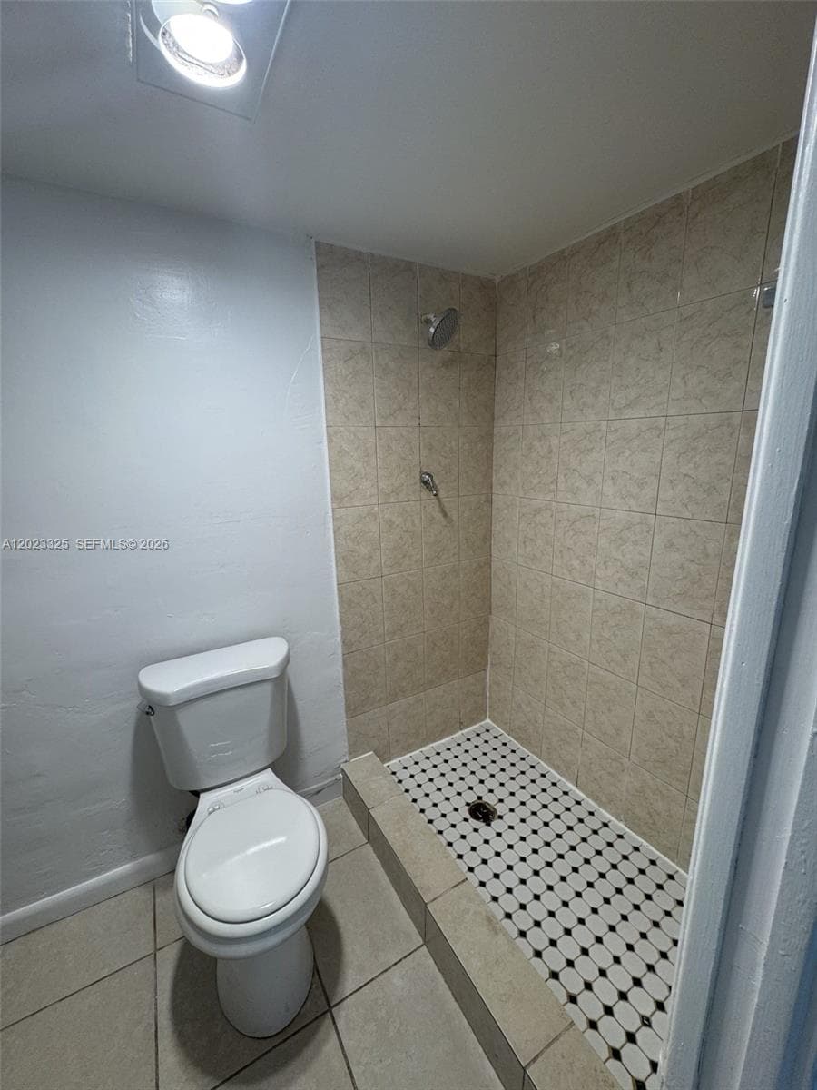 1643 NE Miami Gardens Dr # 121, Miami, FL 33179 photo 3