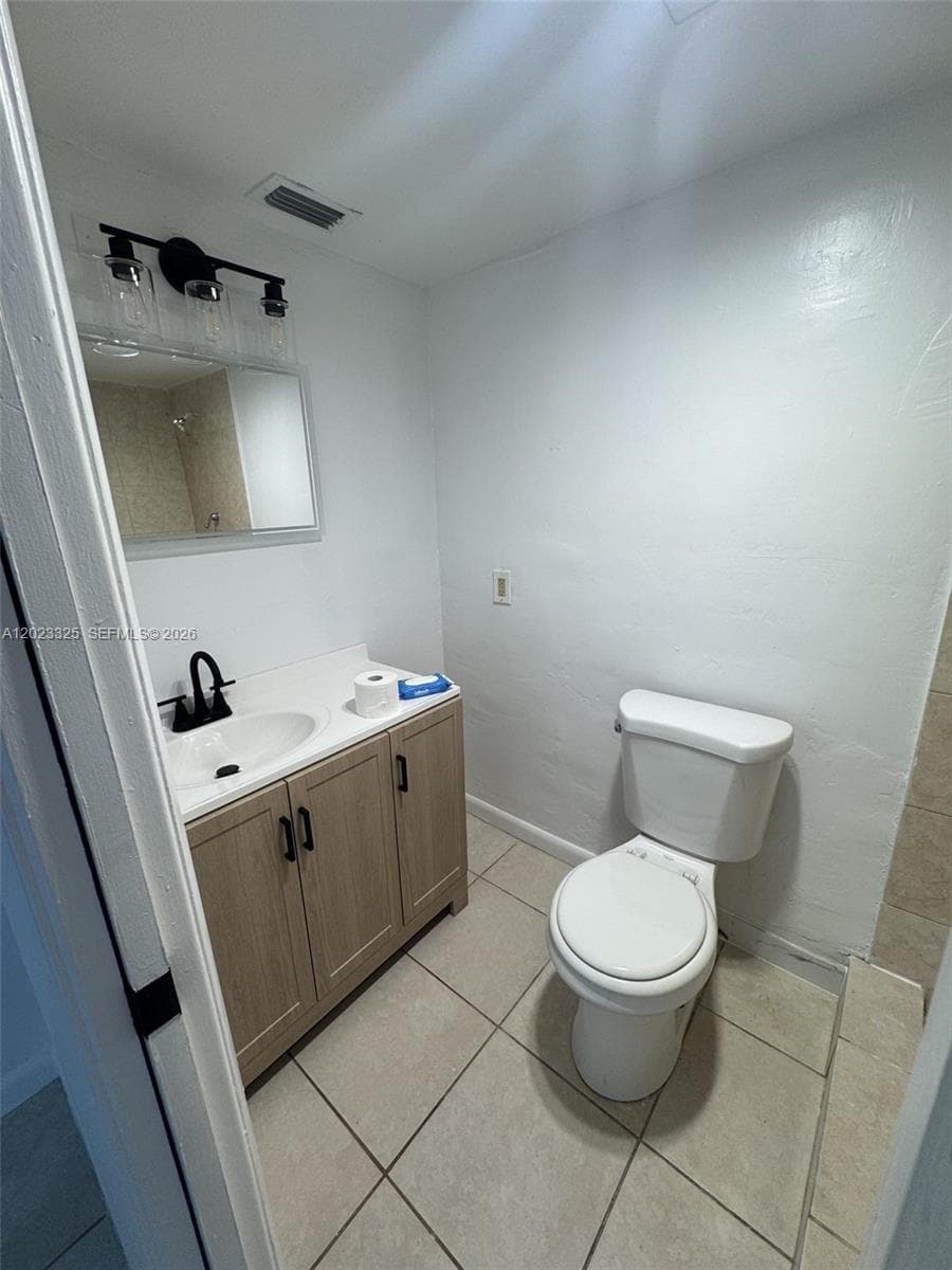 1643 NE Miami Gardens Dr # 121, Miami, FL 33179 photo 4