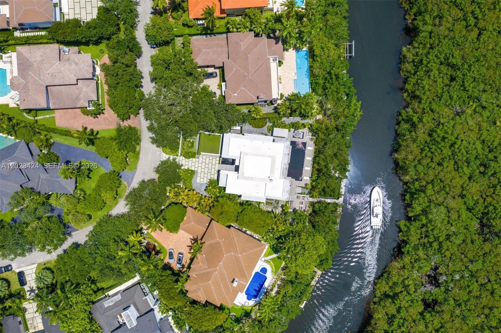 132 Paloma Dr, Coral Gables, FL 33143 photo 2