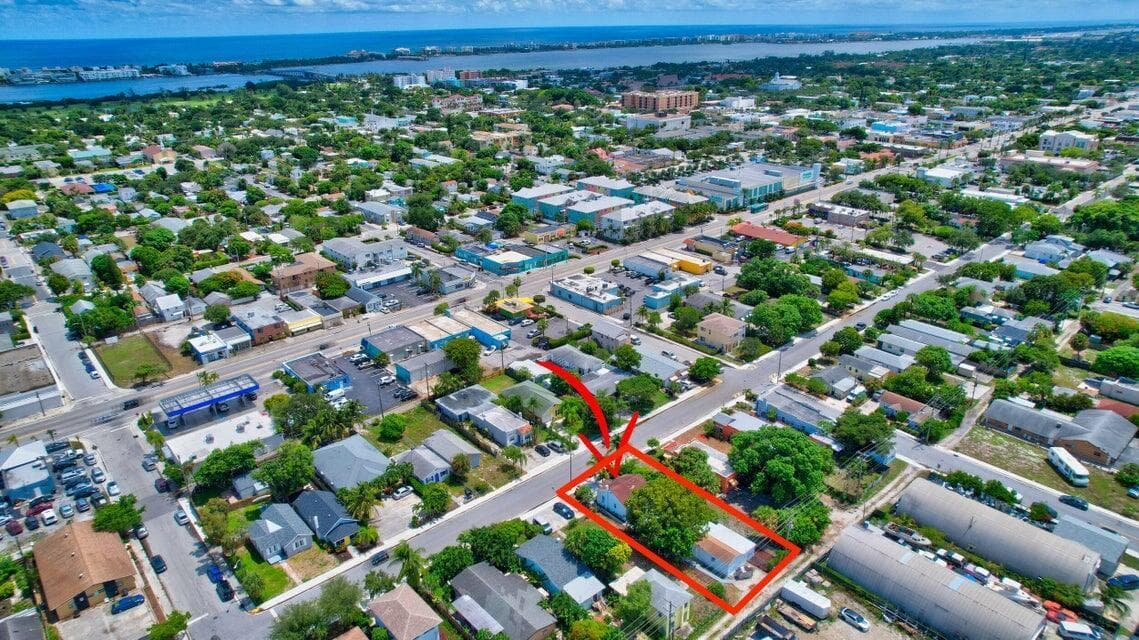 415 N H Street, FL 33460 photo 2