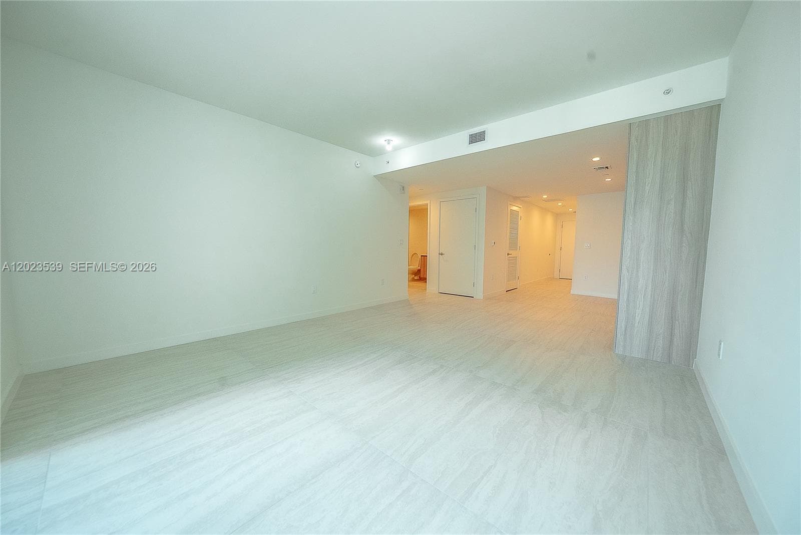 77 SE 5th St # 2203, Miami, FL 33131 photo 4