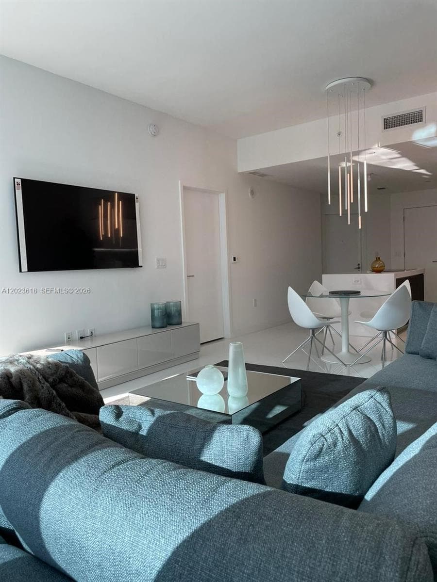 851 NE 1st Ave # 1006, Miami, FL 33132 photo 2