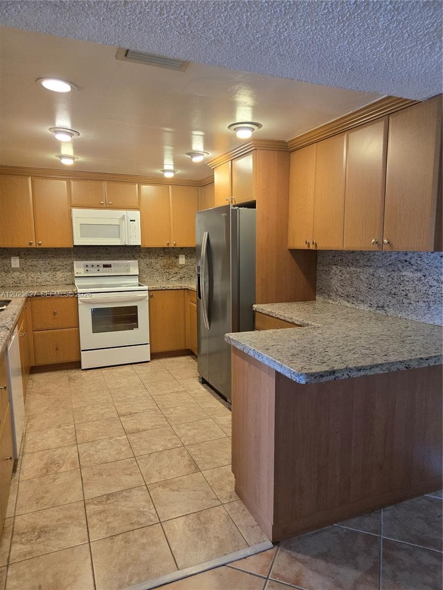 9735 NW 52nd St # 208, Doral, FL 33178 photo 2