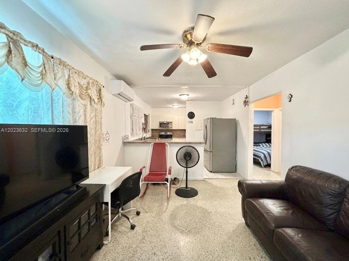 130 NW 16th Ave, Miami, FL 33125 photo 3