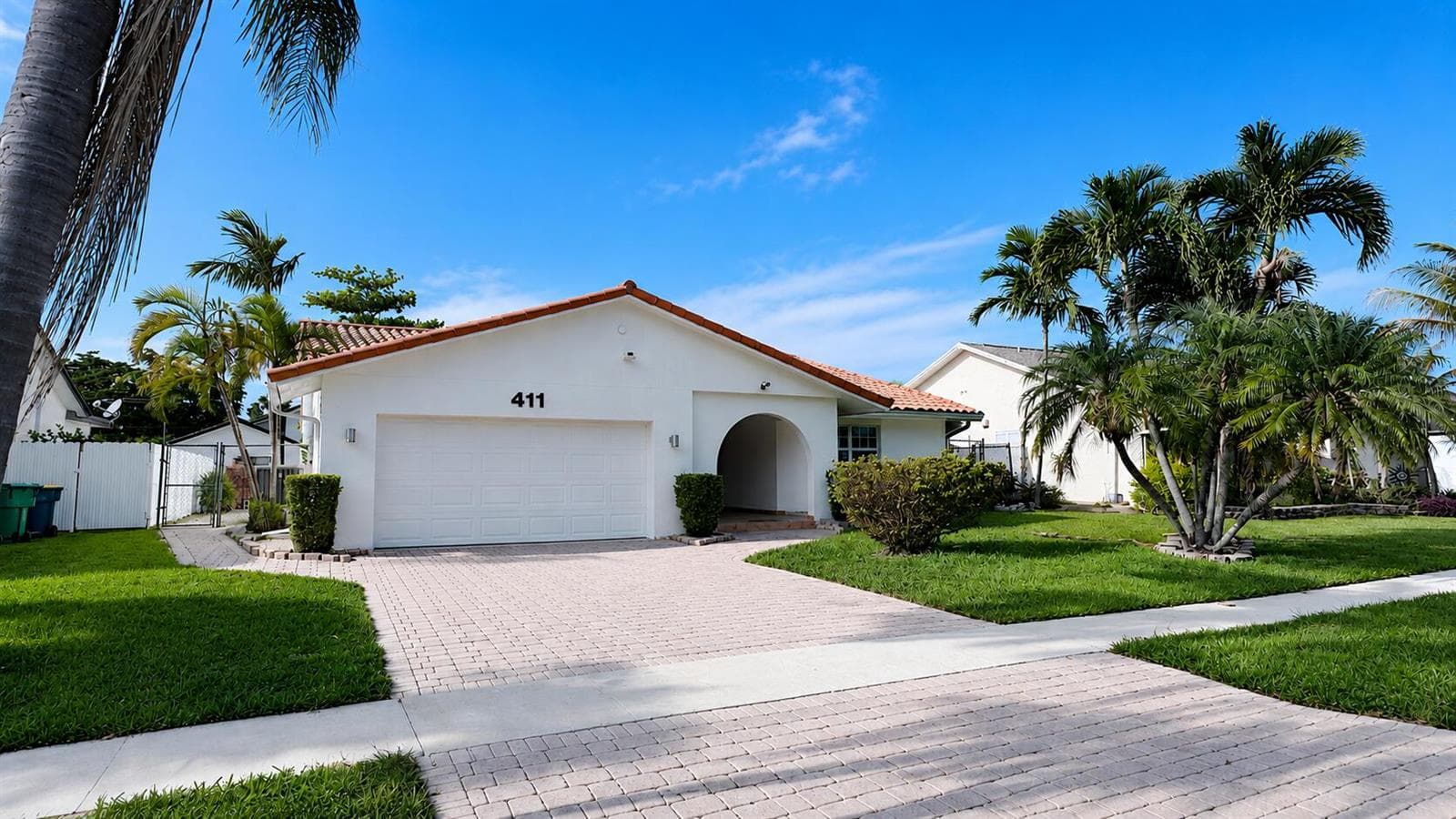 411 SE 4th Street, Dania Beach, FL 33004 photo 2