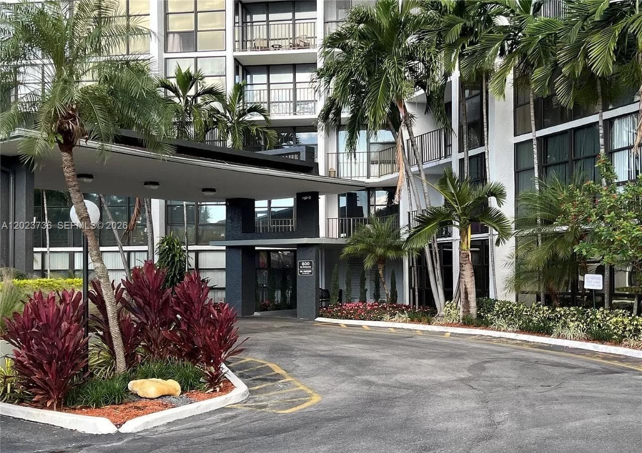800 Parkview Dr # 430, Hallandale Beach, FL 33009 photo 2