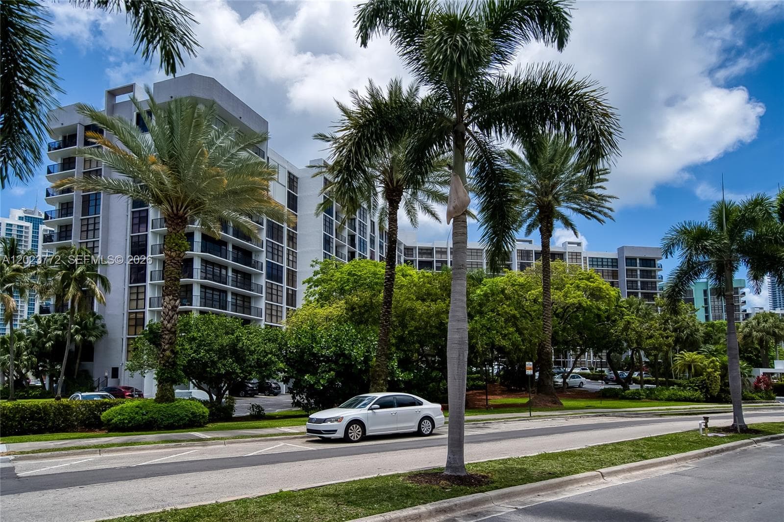 600 SW Parkview Dr # 505, Hallandale Beach, FL 33009 photo 3