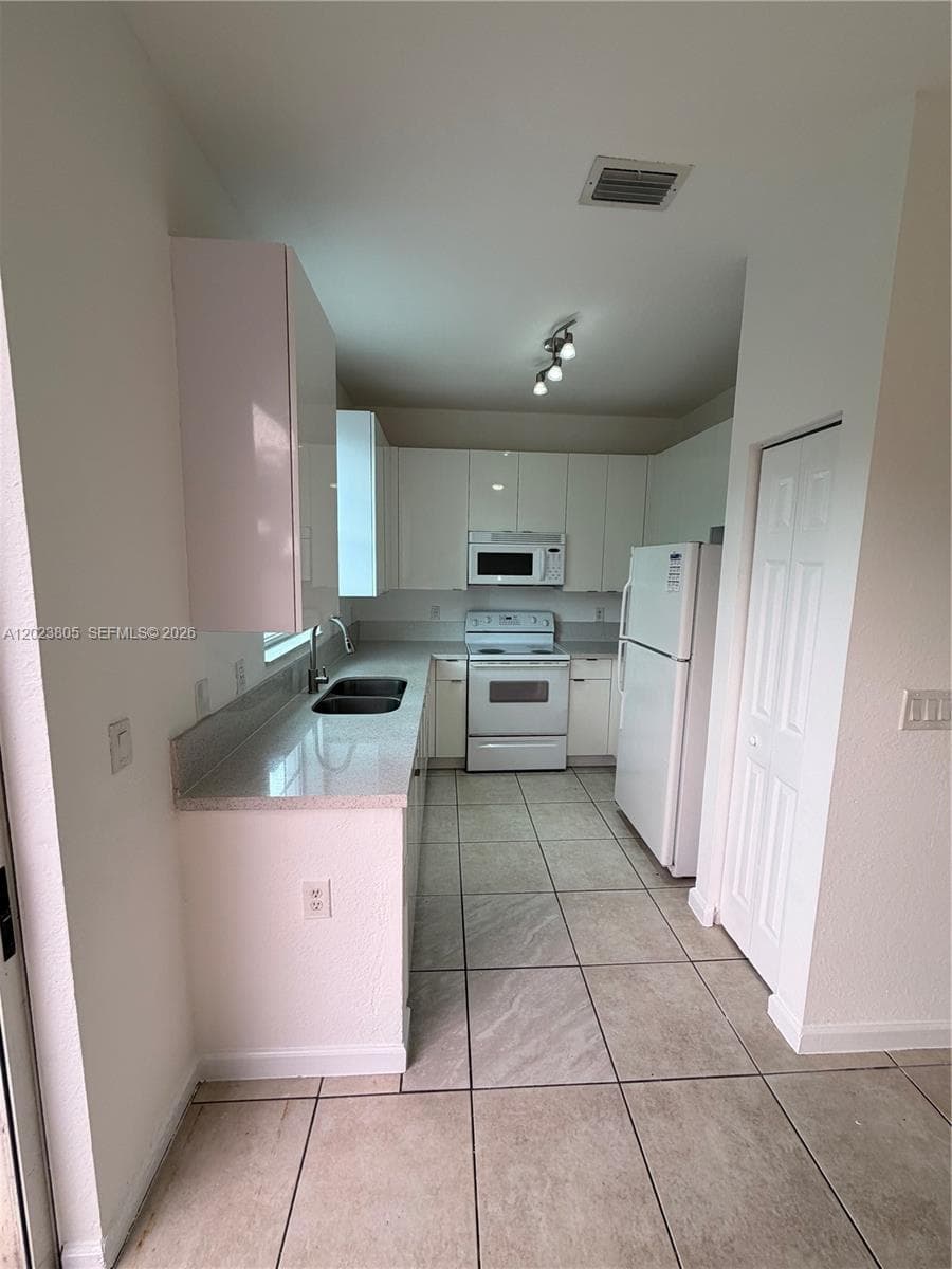 607 NE 21st Ter, Homestead, FL 33033 photo 5