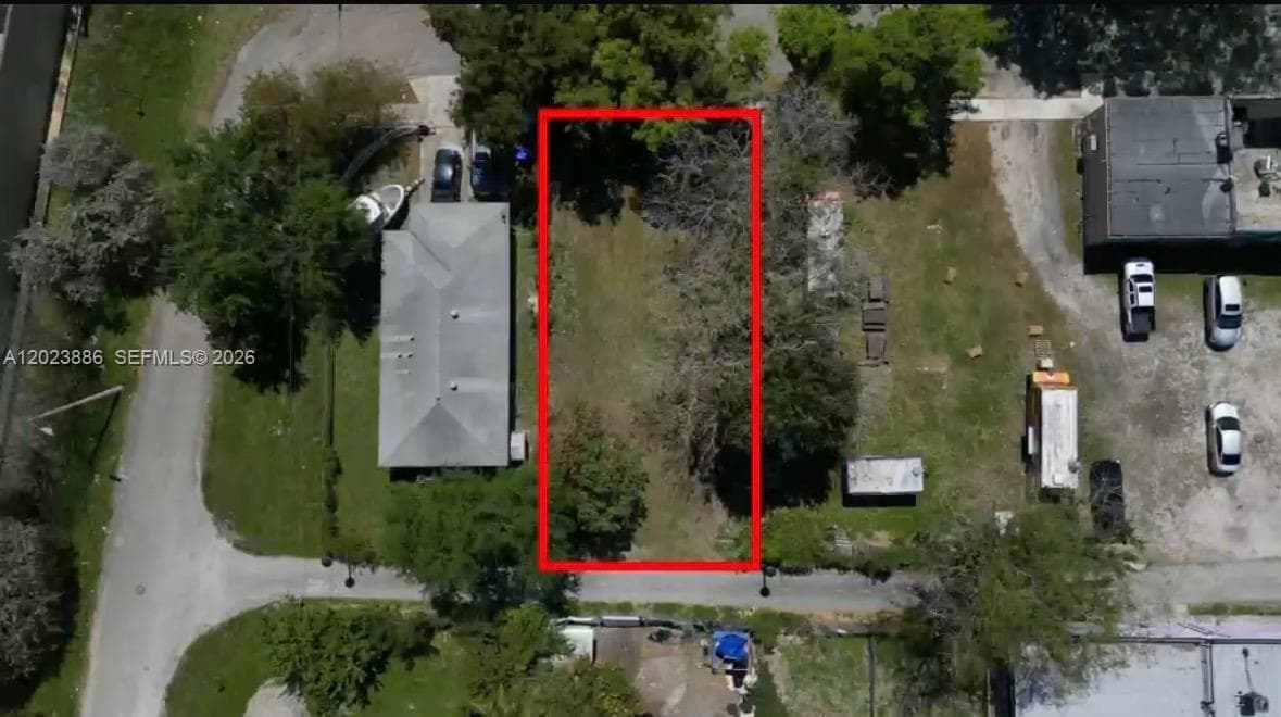 665 NW 43rd St, Miami, FL 33127 photo 5