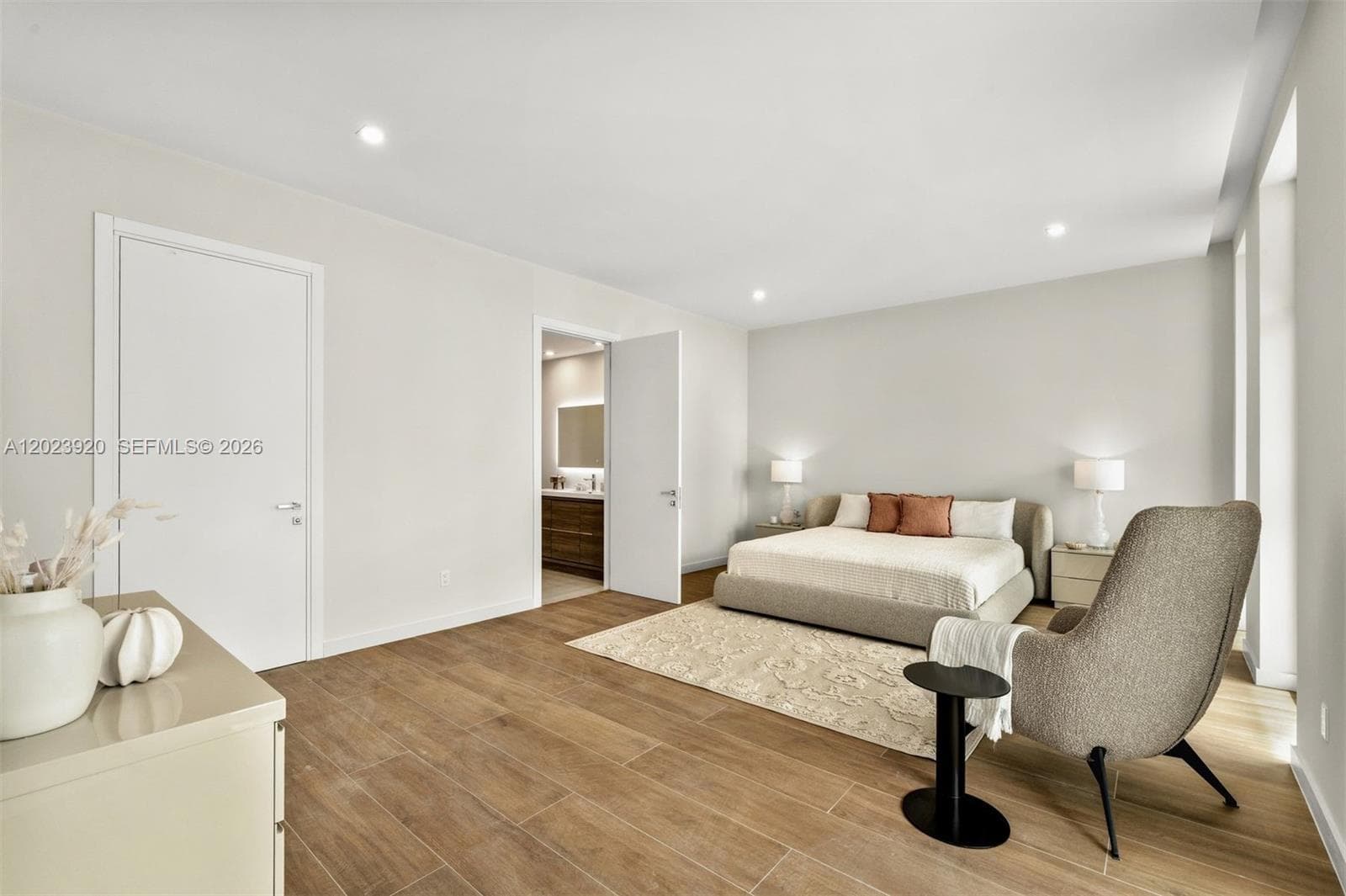 527 Orton Ave # 403, Fort Lauderdale, FL 33304 photo 3