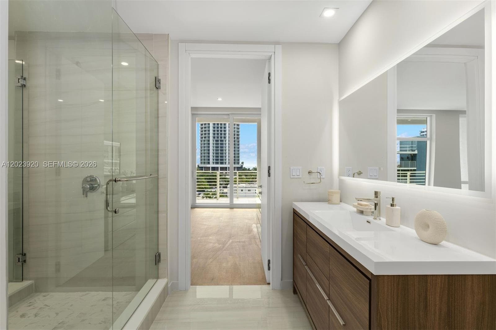 527 Orton Ave # 403, Fort Lauderdale, FL 33304 photo 5