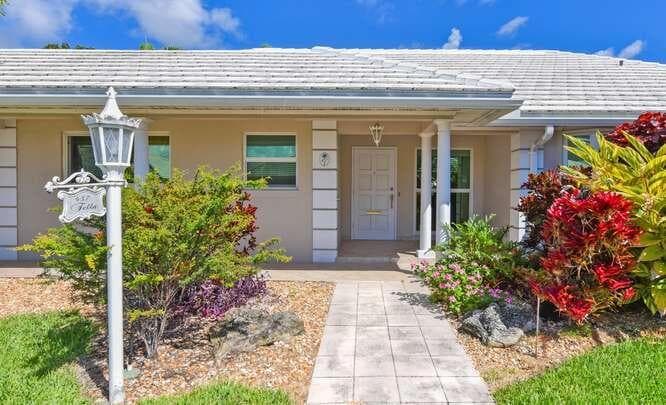437 French Royale Circle, Atlantis, FL 33462 photo 2