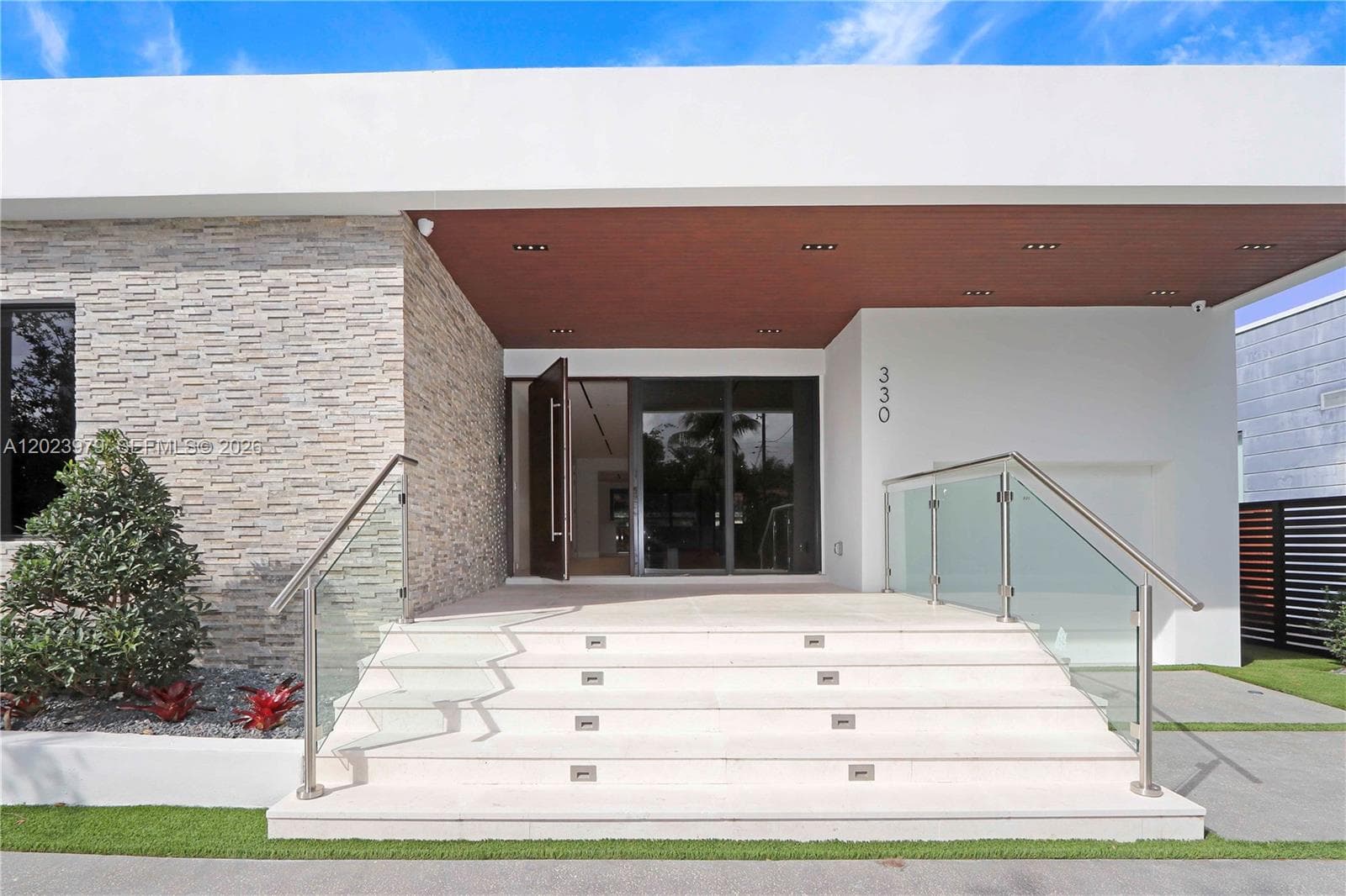 330 SW 19th Rd, Miami, FL 33129 photo 4