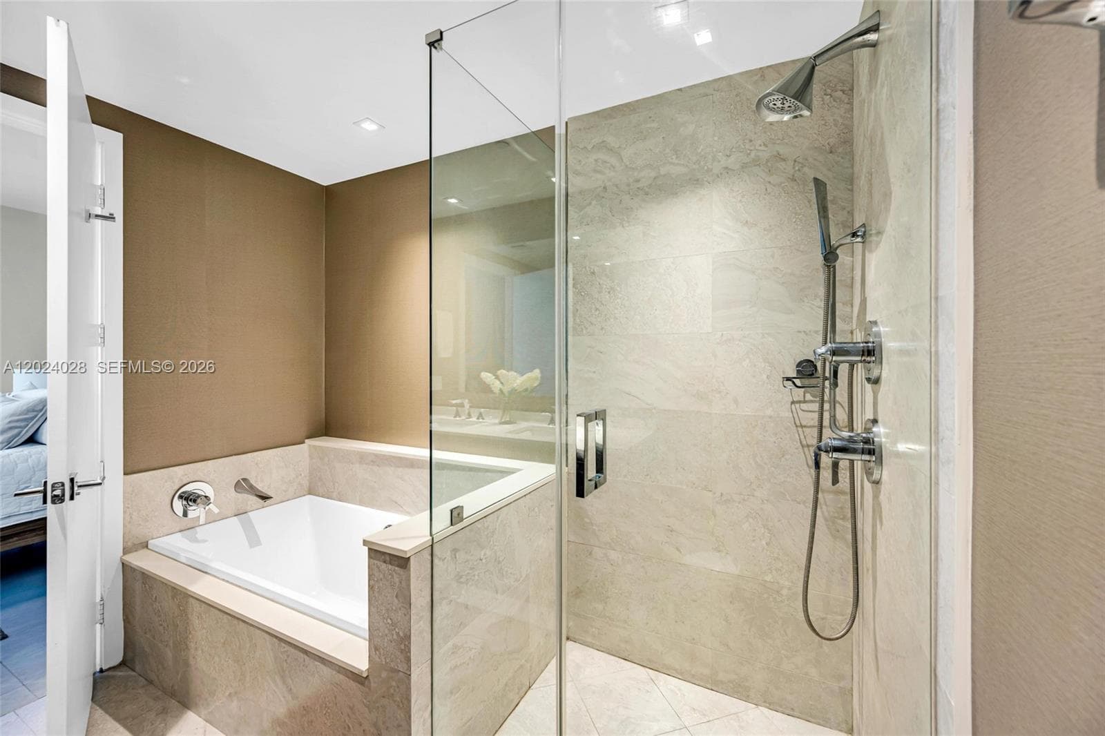 488 NE 18th St # 2011, Miami, FL 33132 photo 4