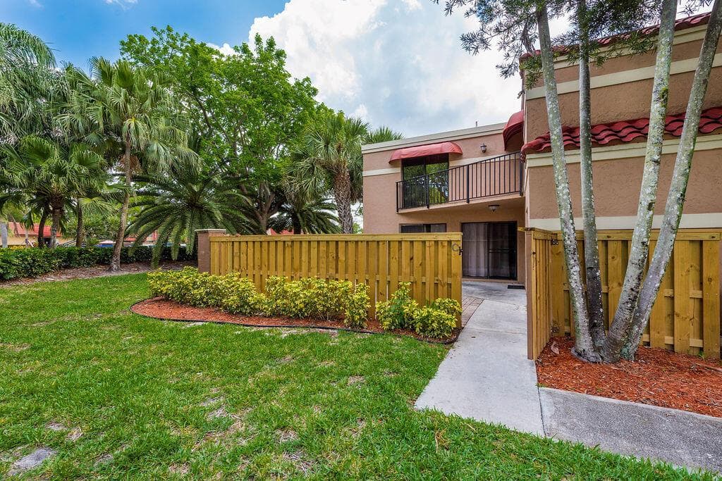 8050 Severn Drive # C, Boca Raton, FL 33433 photo 2