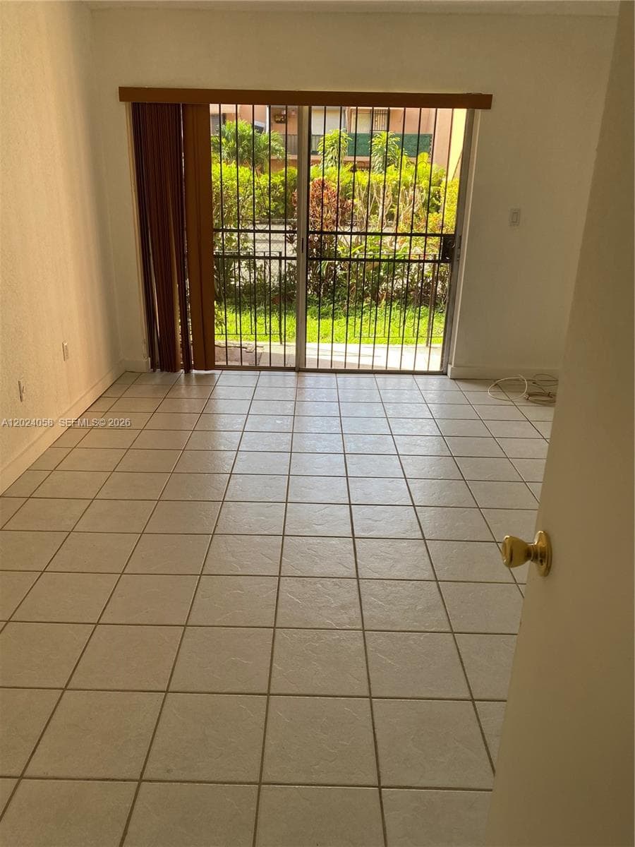 1300 W 47th Pl # 118, Hialeah, FL 33012 photo 3