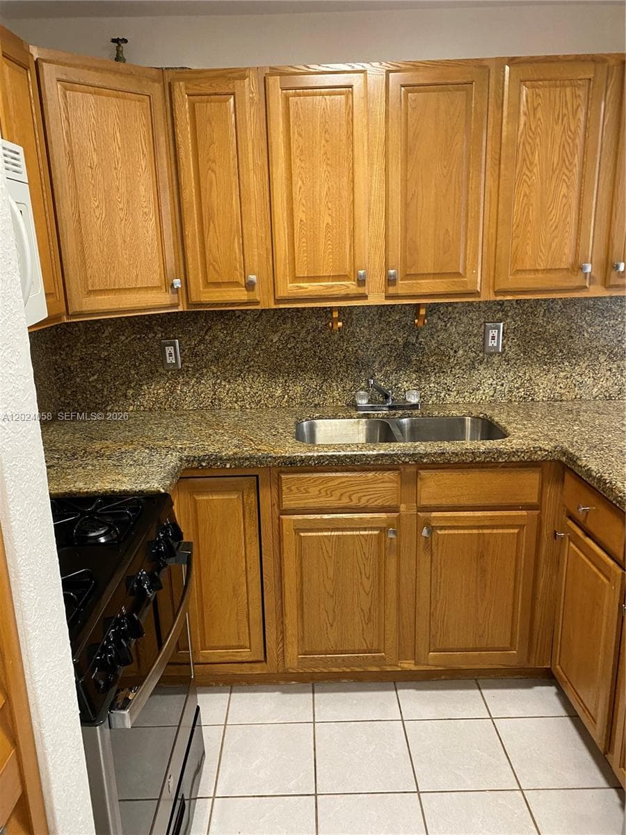 1300 W 47th Pl # 118, Hialeah, FL 33012 photo 4