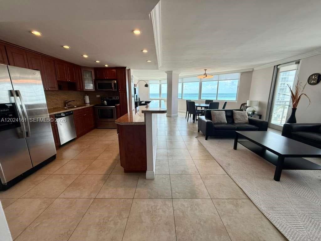 7135 Collins Ave # 815, Miami Beach, FL 33141 photo 2