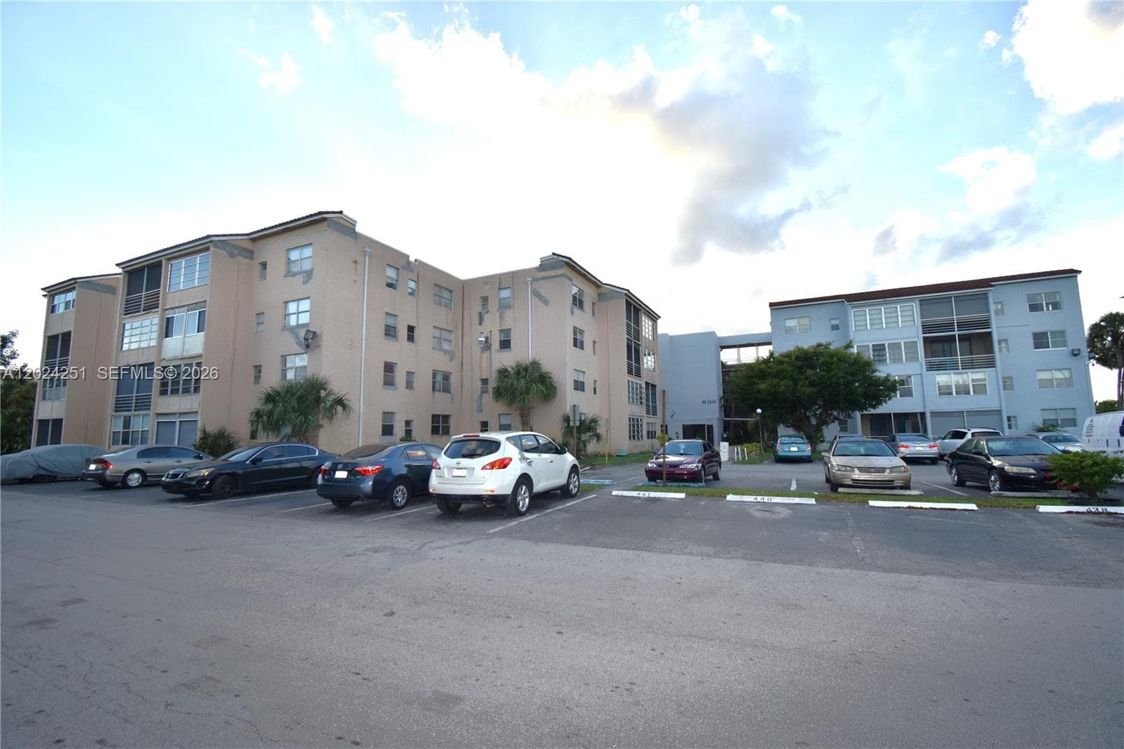 2850 Somerset Dr # 414L, Lauderdale Lakes, FL 33311 photo 2