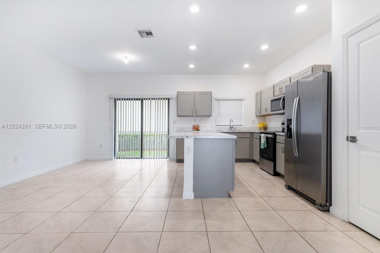 1170 SW 7th Ct # 1170, Florida City, FL 33034 photo 4