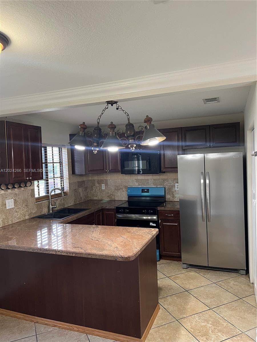 1126 NE 209th Ter, Miami, FL 33179 photo 2