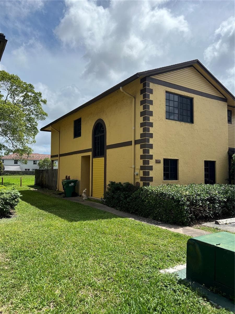 1126 NE 209th Ter, Miami, FL 33179 photo 4