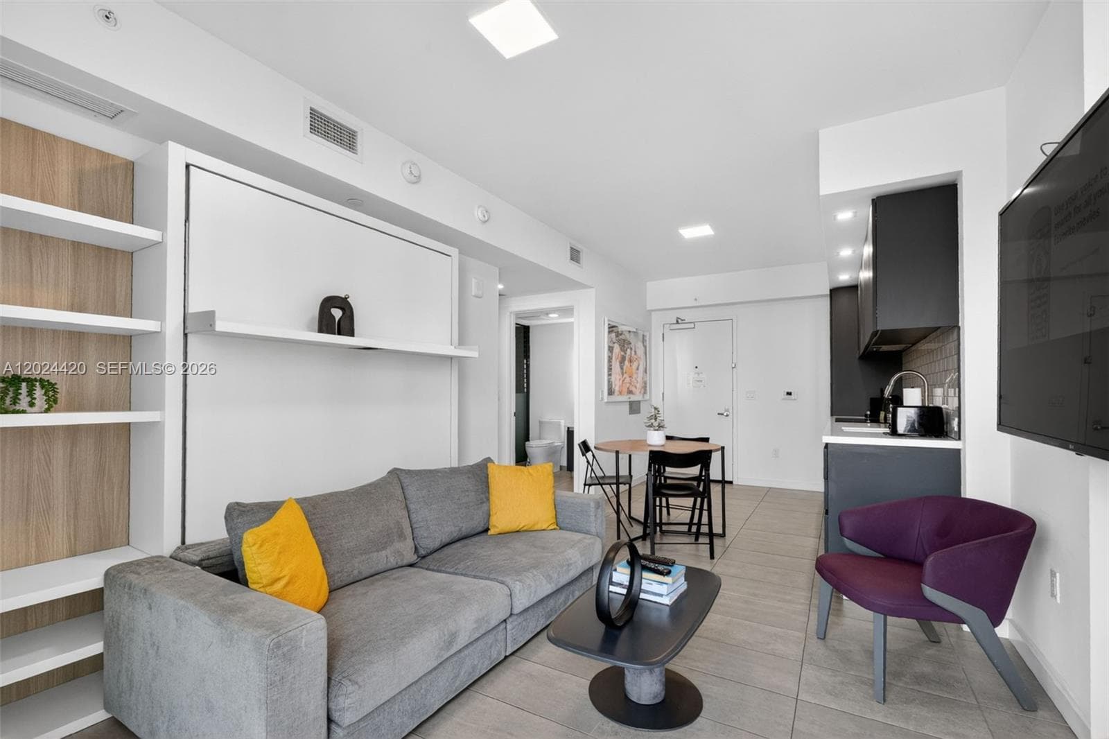 227 NE 2nd St # 2805, Miami, FL 33132 photo 2