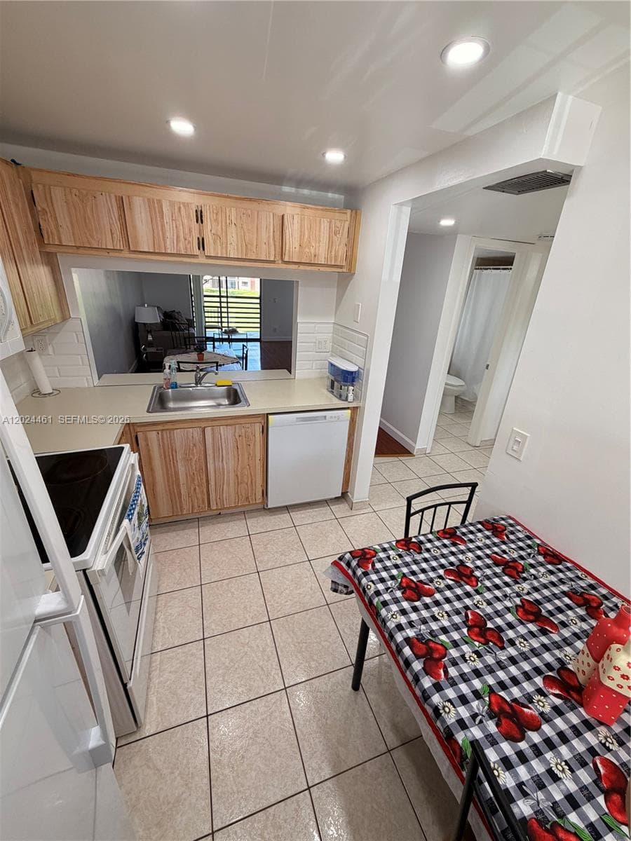 2793 NW 104th Ave # 204, Sunrise, FL 33322 photo 5