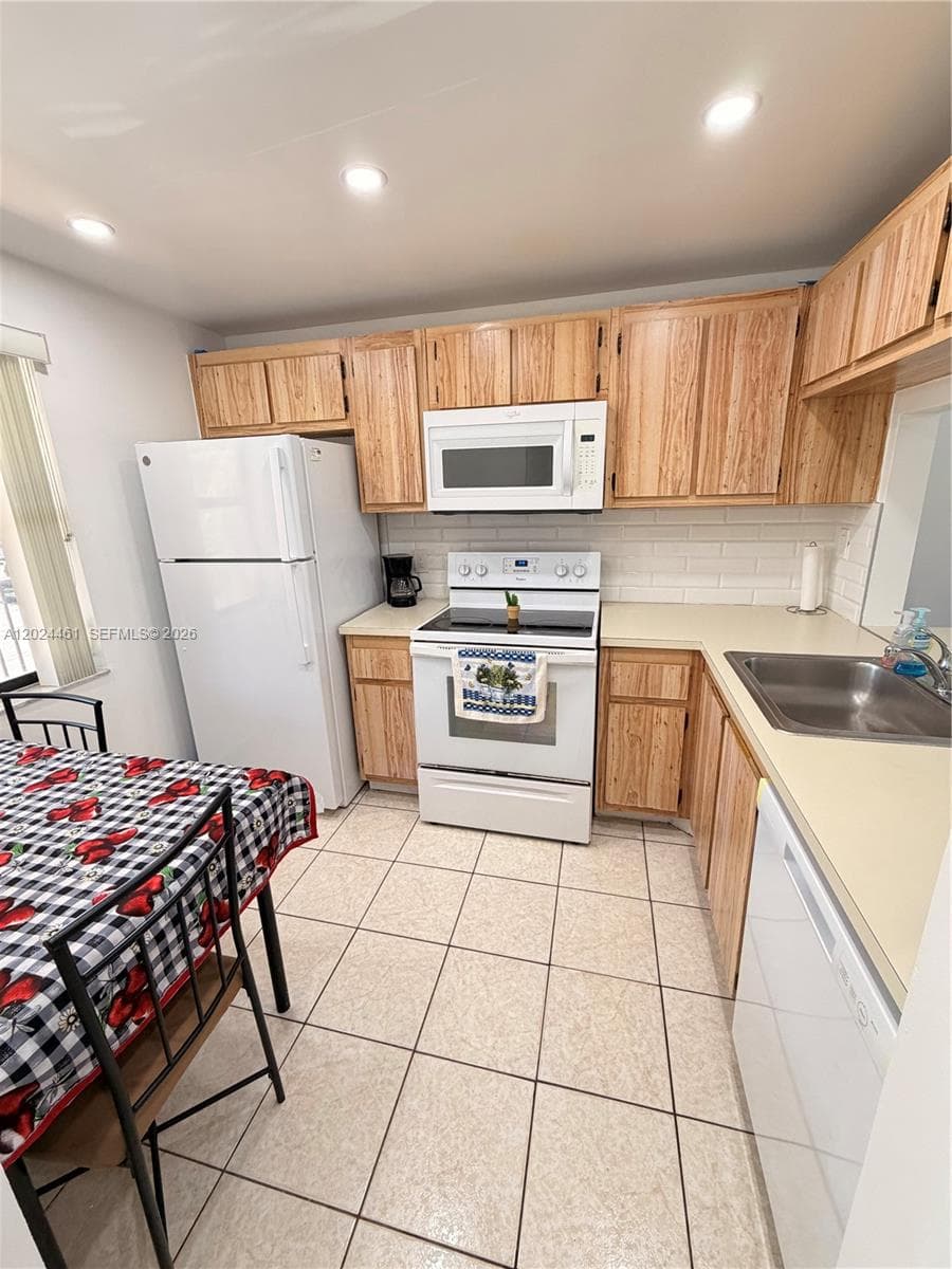 2793 NW 104th Ave # 204, Sunrise, FL 33322 photo 4