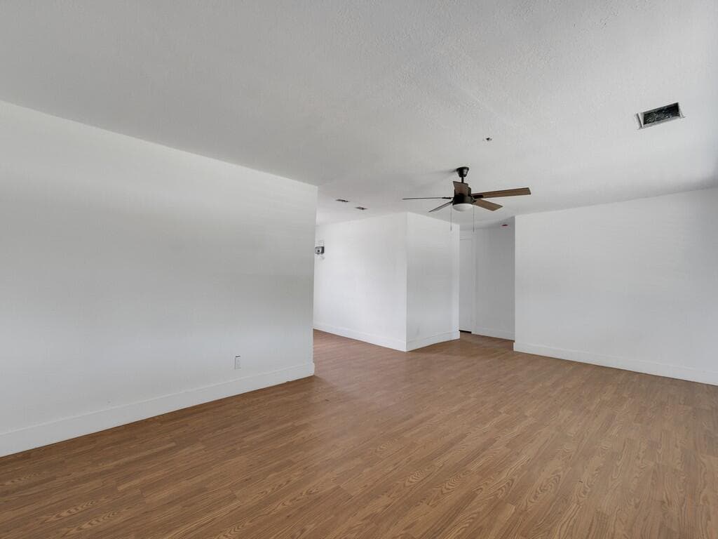 2556 44th Street, Vero Beach, FL 32967 photo 3
