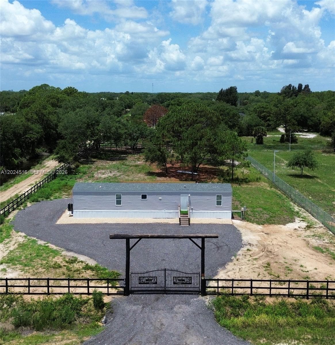 170 S Jinete St, Clewiston, FL 33440 photo 2
