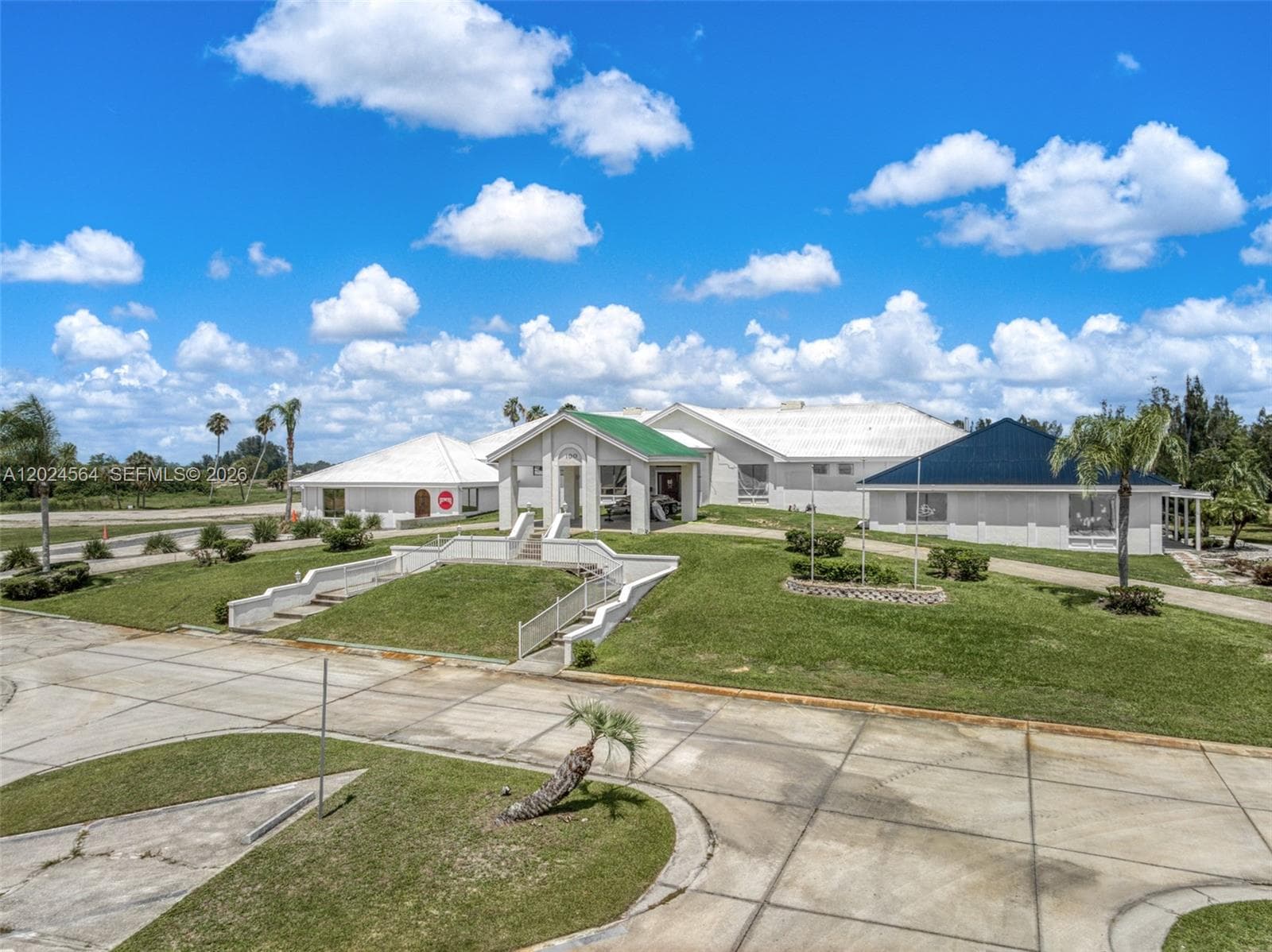 6813 Heavitree, Sebring, FL 33876 photo 3
