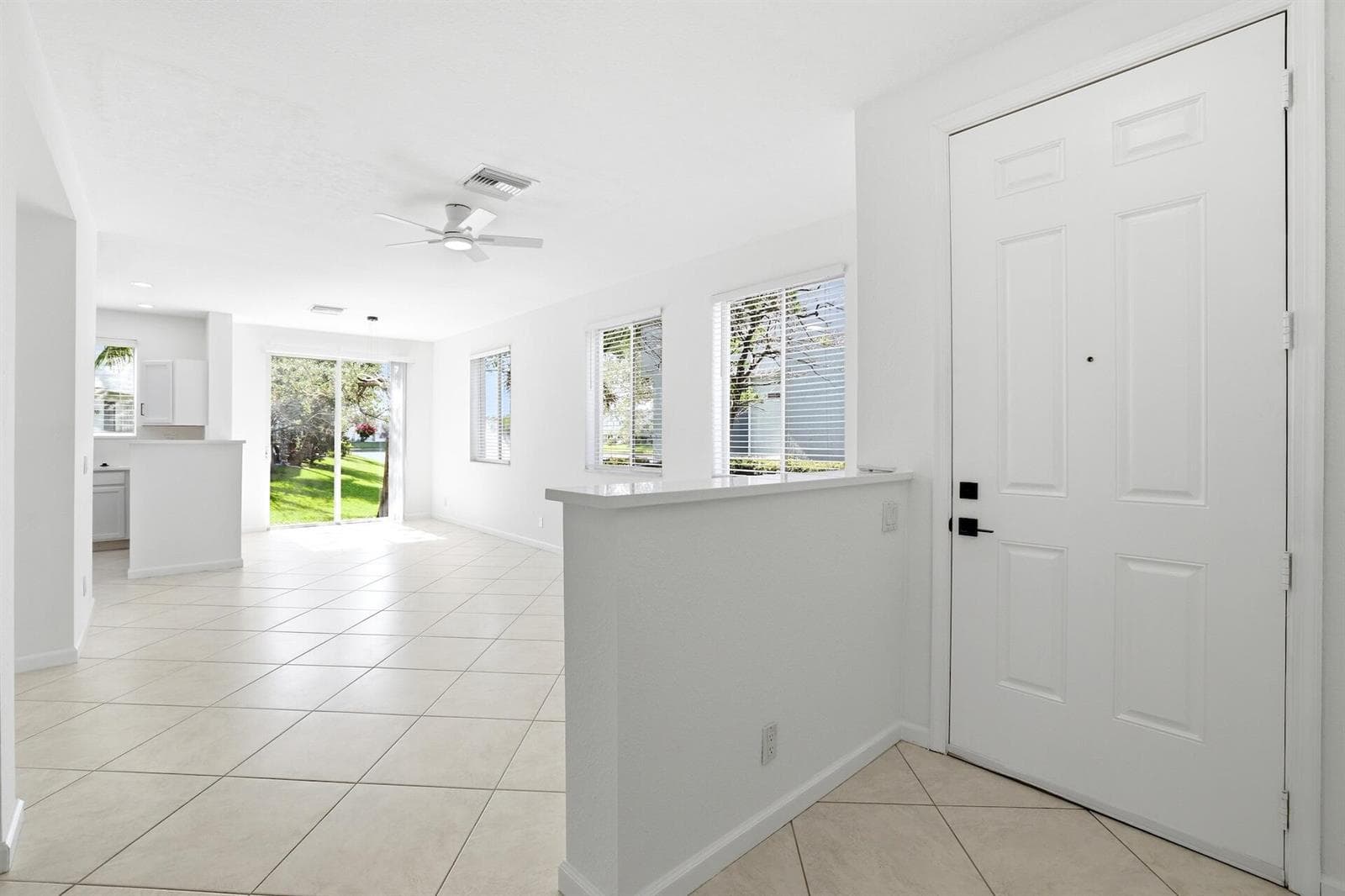 3068 Laurel Ridge Circle, Riviera Beach, FL 33404 photo 2