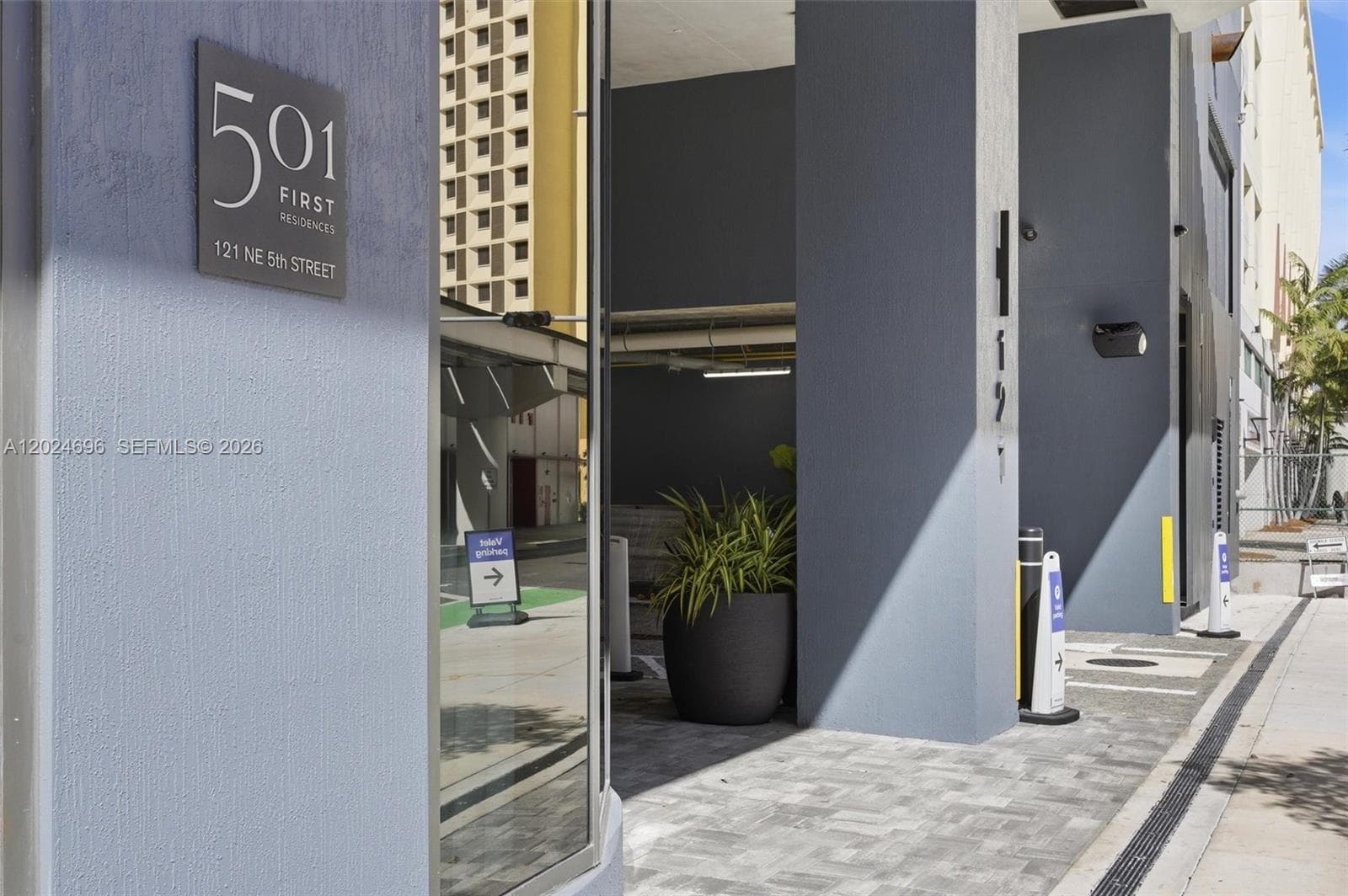 121 NE 5th St # 1712, Miami, FL 33132 photo 2