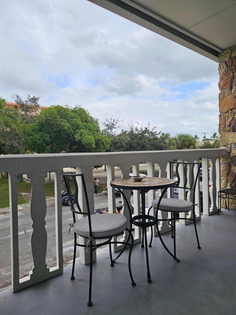 17 S Lakeside Drive # 4, FL 33460 photo 3