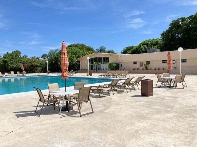 480 Executive Center Drive # 4a, West Palm Beach, FL 33401 photo 3
