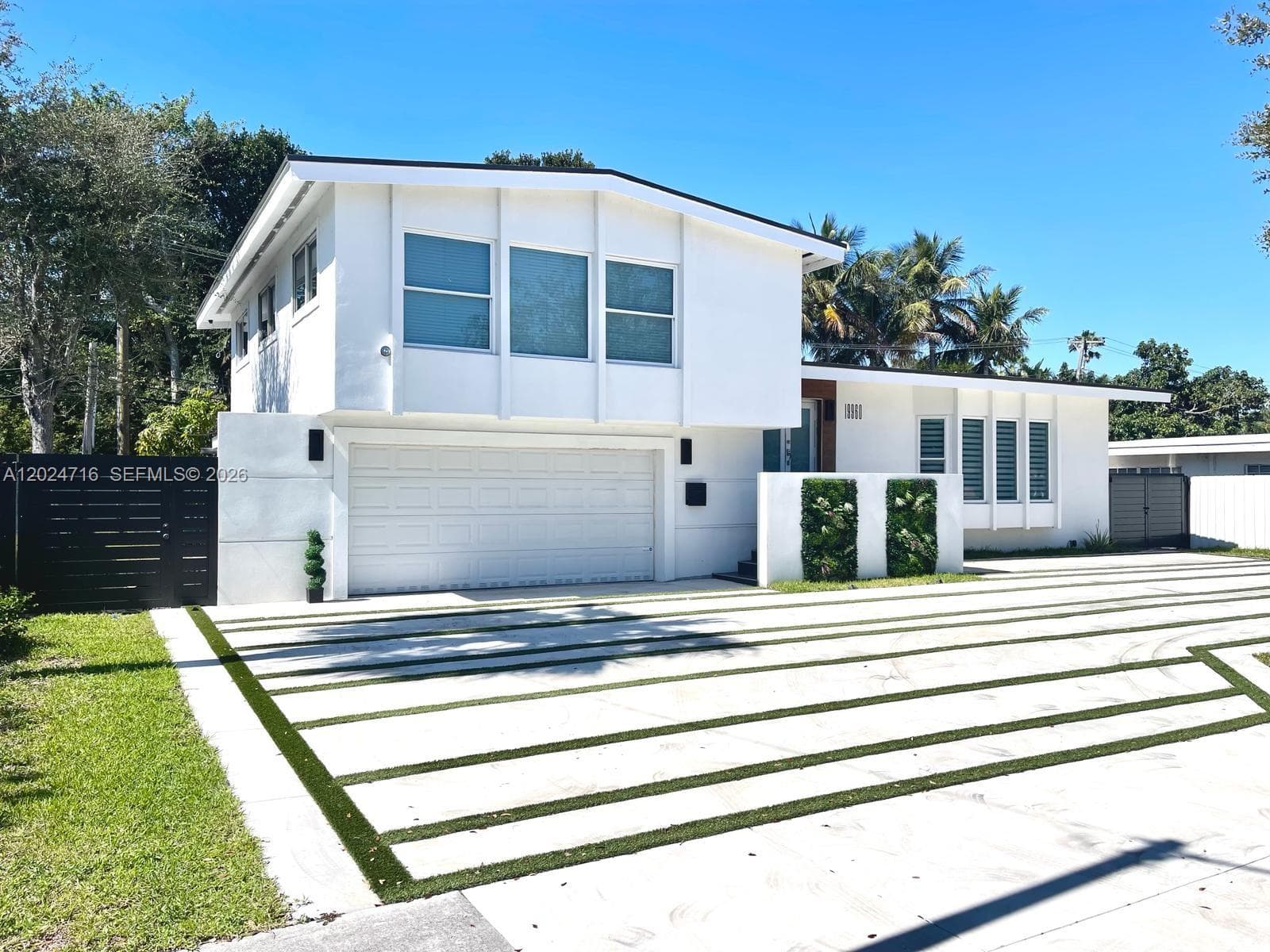 19960 Highland Lakes Blvd, Miami, FL 33179 photo 2