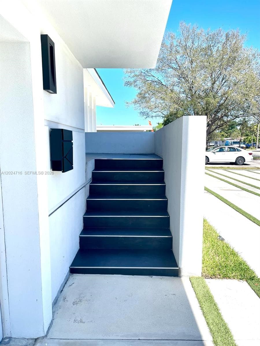 19960 Highland Lakes Blvd, Miami, FL 33179 photo 5