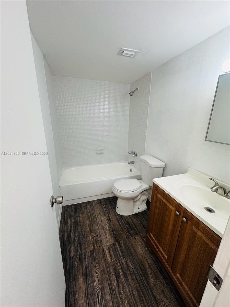 486 NW 165th St Rd # B-201, Miami, FL 33169 photo 4