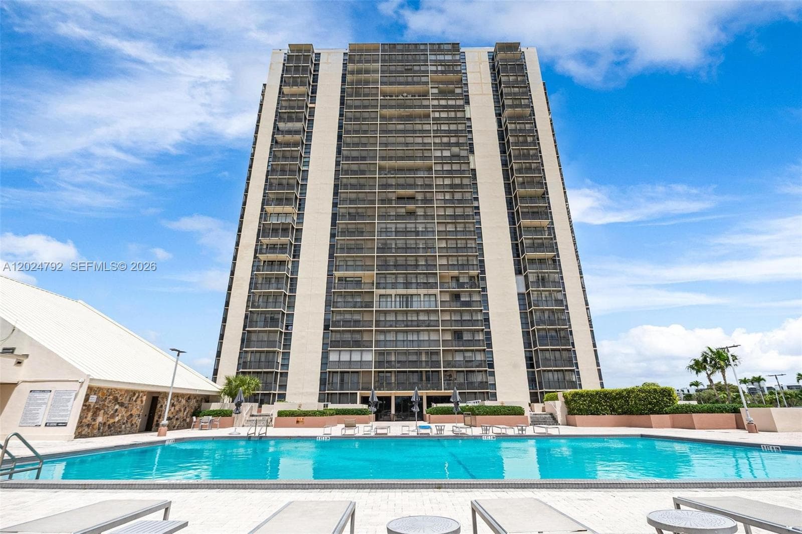 20301 W Country Club Dr # 825, Aventura, FL 33180 photo 2