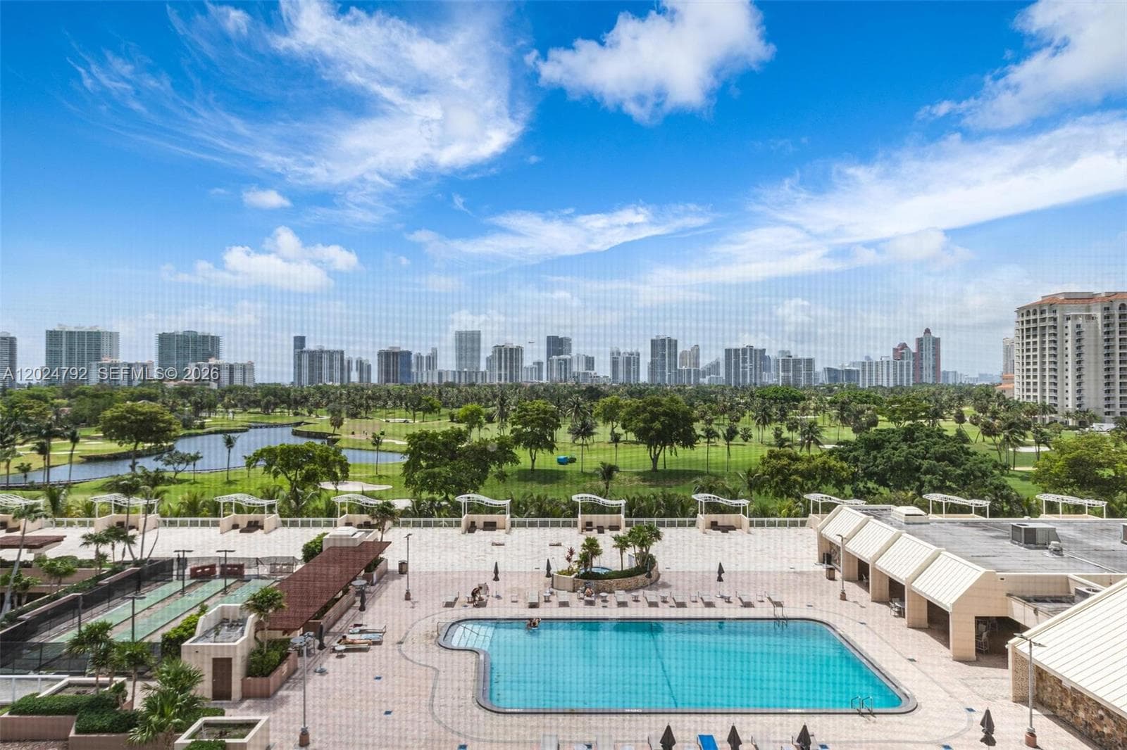 20301 W Country Club Dr # 825, Aventura, FL 33180