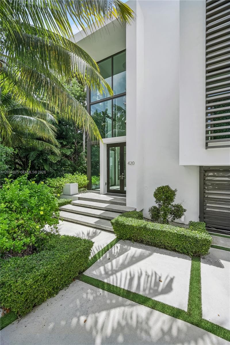 420 N Hibiscus Dr, Miami Beach, FL 33139 photo 2