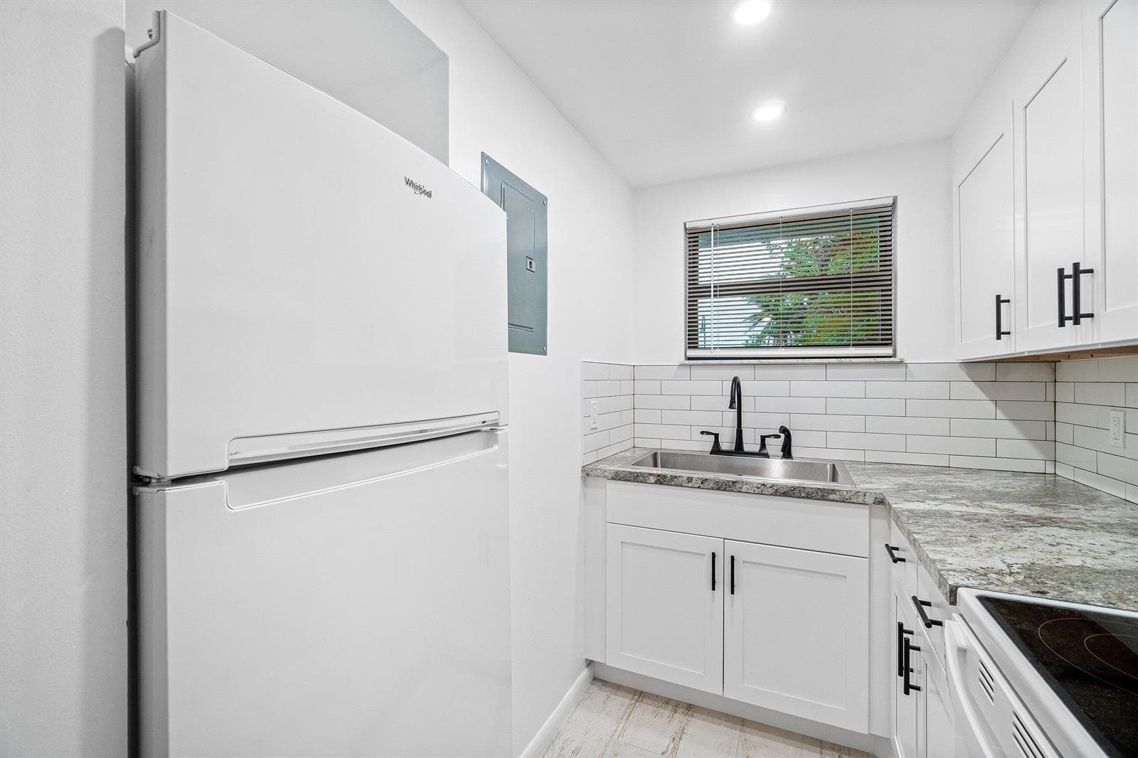 626 N Federal Highway # Unit 3, FL 33460 photo 3