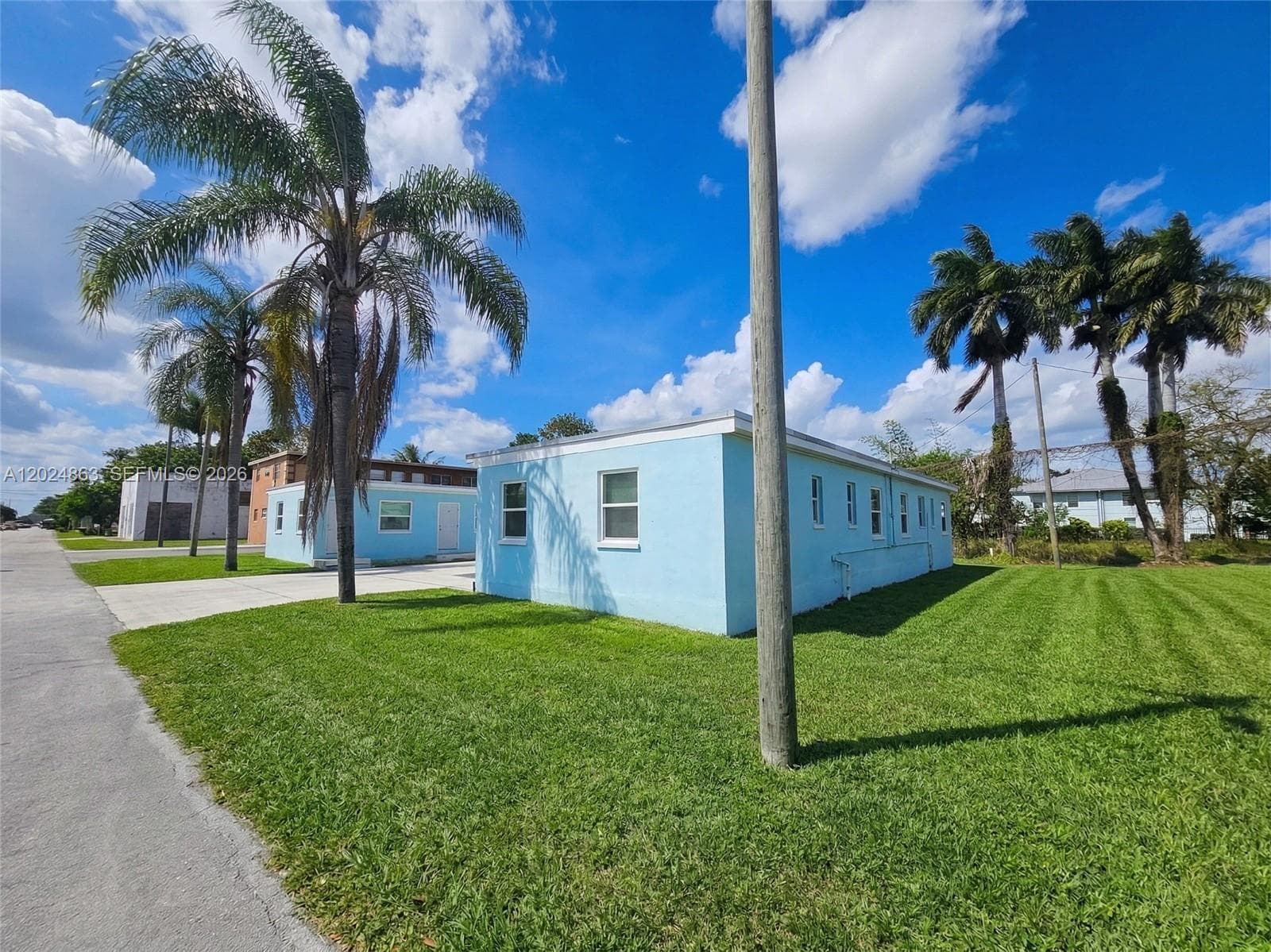 625 W Avenue A, Belle Glade, FL 33430 photo 2