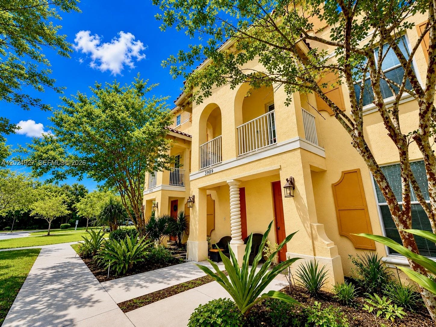 3909 White Peacock Ln, Coconut Creek, FL 33073 photo 2